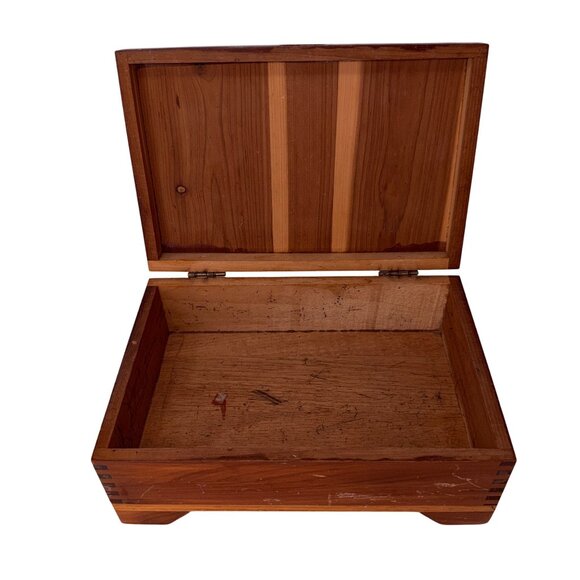 Vintage Cedar Wood Keepsake Box with Cottage Scene Rustic Jewelry Trinket Box - Picture 7 of 8